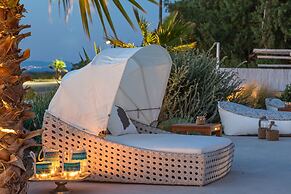 White Pearls Luxury Suites - Adults Only