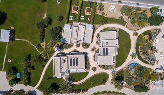 White Pearls Luxury Suites - Adults Only