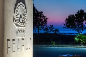 White Pearls Luxury Suites - Adults Only