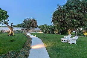 White Pearls Luxury Suites - Adults Only