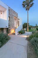 White Pearls Luxury Suites - Adults Only