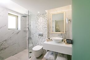 White Pearls Luxury Suites - Adults Only