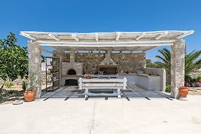 White Pearls Luxury Suites - Adults Only