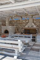 White Pearls Luxury Suites - Adults Only