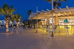 White Pearls Luxury Suites - Adults Only