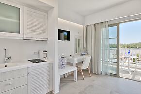 White Pearls Luxury Suites - Adults Only