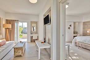 White Pearls Luxury Suites - Adults Only