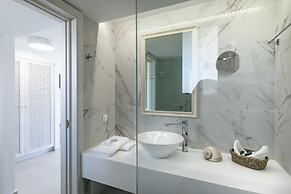 White Pearls Luxury Suites - Adults Only