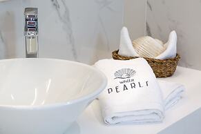 White Pearls Luxury Suites - Adults Only