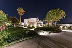 White Pearls Luxury Suites - Adults Only