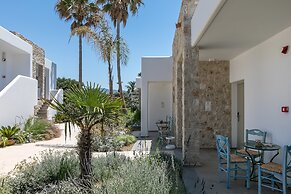 White Pearls Luxury Suites - Adults Only