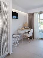 White Pearls Luxury Suites - Adults Only