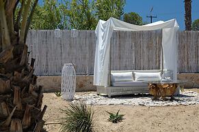 White Pearls Luxury Suites - Adults Only