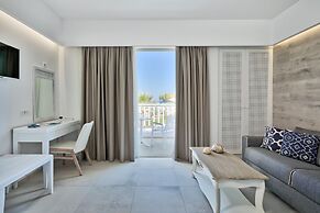 White Pearls Luxury Suites - Adults Only