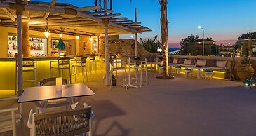 White Pearls Luxury Suites - Adults Only