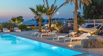 White Pearls Luxury Suites - Adults Only