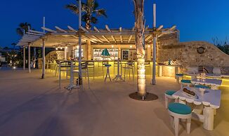 White Pearls Luxury Suites - Adults Only