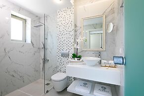 White Pearls Luxury Suites - Adults Only