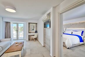 White Pearls Luxury Suites - Adults Only