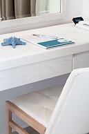 White Pearls Luxury Suites - Adults Only