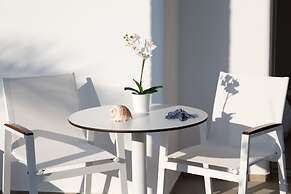 White Pearls Luxury Suites - Adults Only