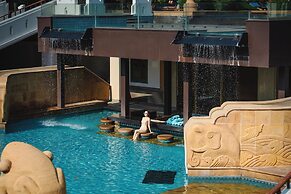 The Heritage Pattaya Beachfront Resort