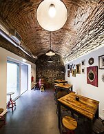 JOIVY Moon Hill Hostel