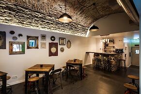 JOIVY Moon Hill Hostel