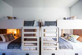 JOIVY Moon Hill Hostel