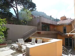 JOIVY Moon Hill Hostel