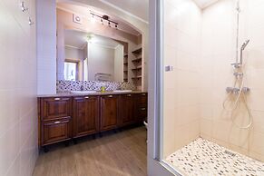 Clever House Apartments
