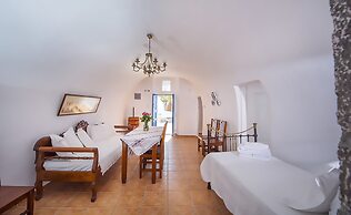 Kadia Traditional Residences