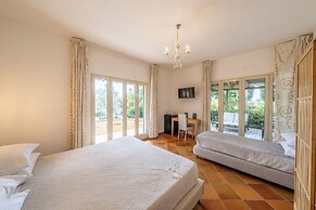 Villa Carlotta Resort