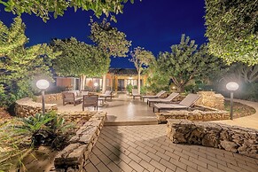 Villa Carlotta Resort