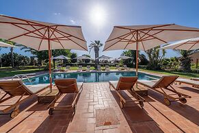 Villa Carlotta Resort