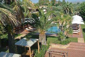 Villa Carlotta Resort