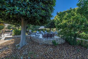 Villa Carlotta Resort