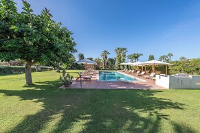 Villa Carlotta Resort