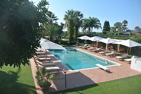 Villa Carlotta Resort