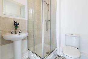 Luxury Two Bed Apartment With Parking - Wolverhampton