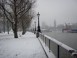 Luxury Two Bed Apartment With Parking - Wolverhampton