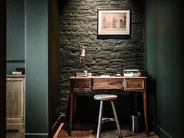 1898 The Post