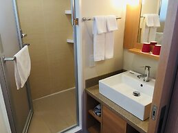 Red Roof Inn & Suites Osaka - Namba/Nippombashi
