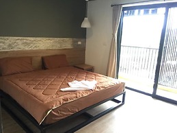 Takuapa Station Hotel