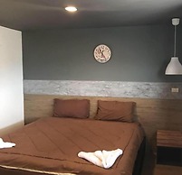 Takuapa Station Hotel
