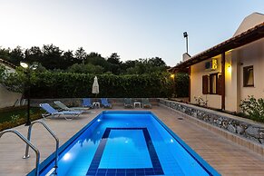 Gorgeous Villa With Pool & Gardens