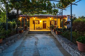 Gorgeous Villa With Pool & Gardens