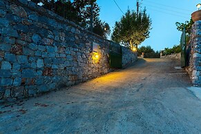 Gorgeous Villa With Pool & Gardens