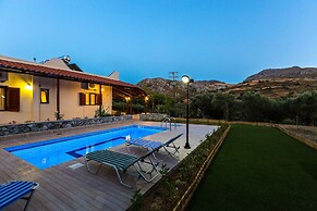 Gorgeous Villa With Pool & Gardens
