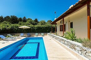Gorgeous Villa With Pool & Gardens